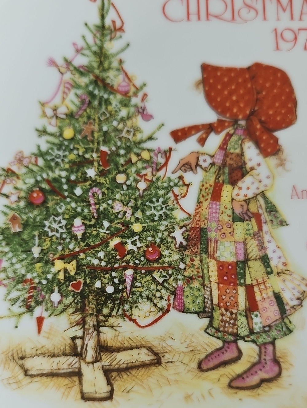 Holly Hobbie Christmas 1978 Collectible Plate Tree 70s Vintage Home Decor - Picture 4 of 5